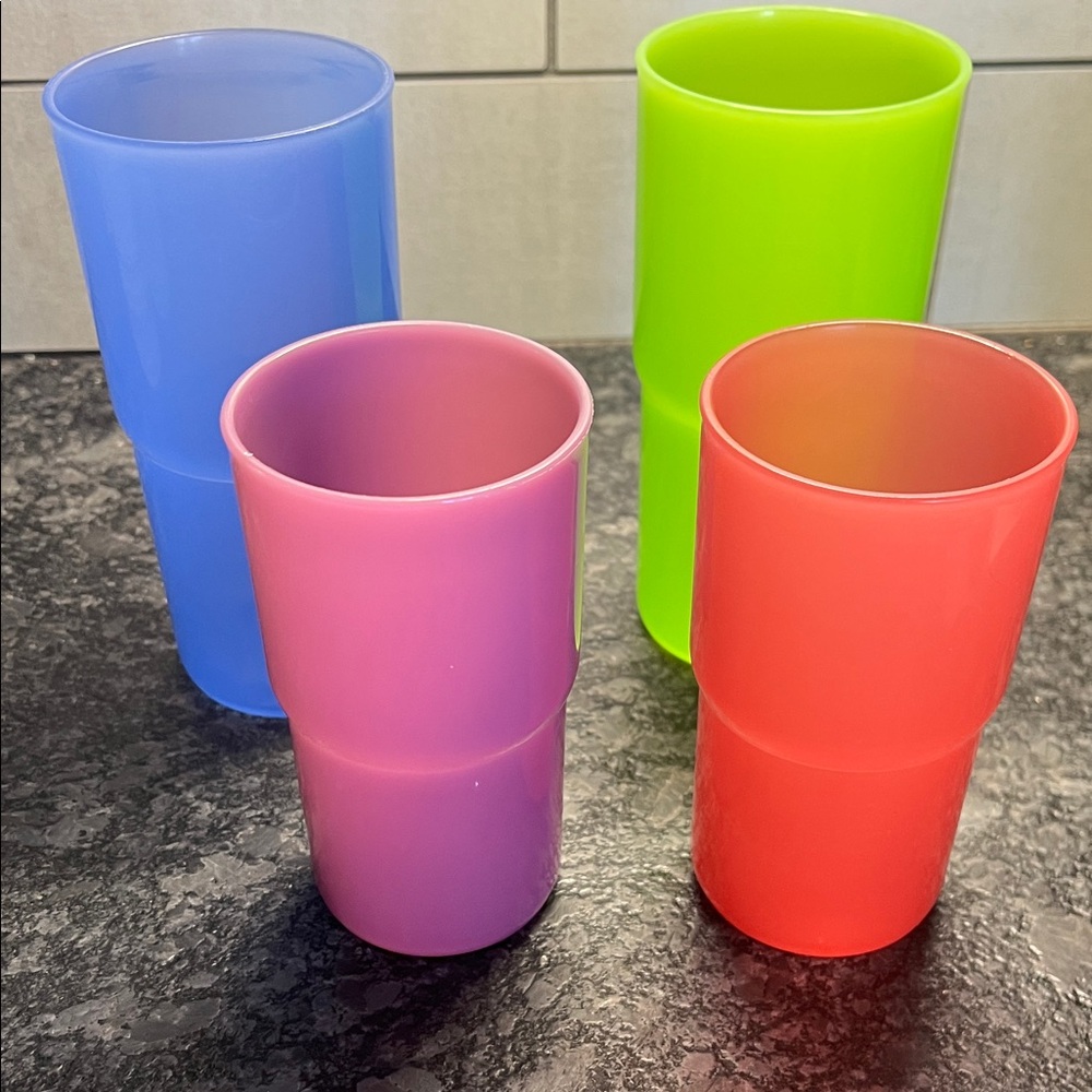Tupperware Colorful Plastic Tumbler’s Set of 4. Vintage
